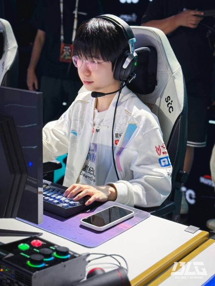 【7.16】电竞游戏前沿资讯：LOL美测服更新、Xiaoxu离队、Lele、JiaQi恢复自由人、飞牡蛎战队喊话HLE