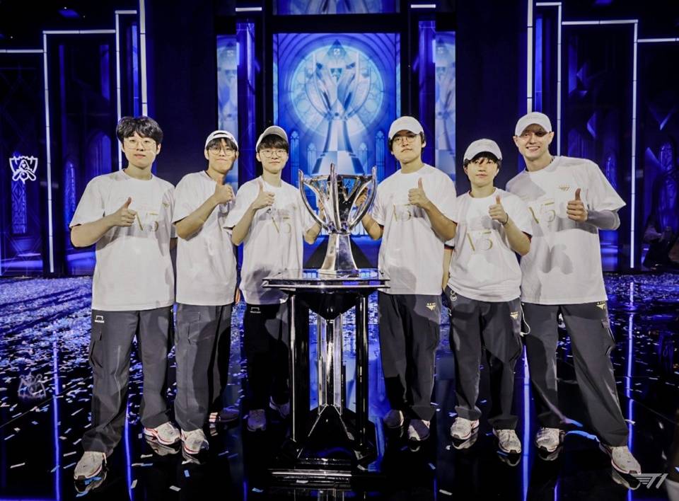 CNCS迎来了久违的冠军！CN.LOL什么时候才能重铸荣光？