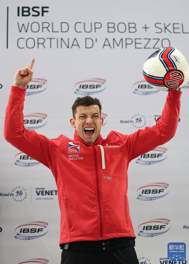 殷正获钢架雪车世界杯系列赛科尔蒂纳丹佩佐站男子个人赛季军