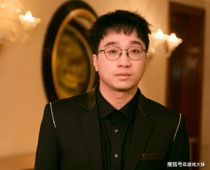 LPL战队出现离谱操作，教练人数比选手还多，其他战队没教练可签