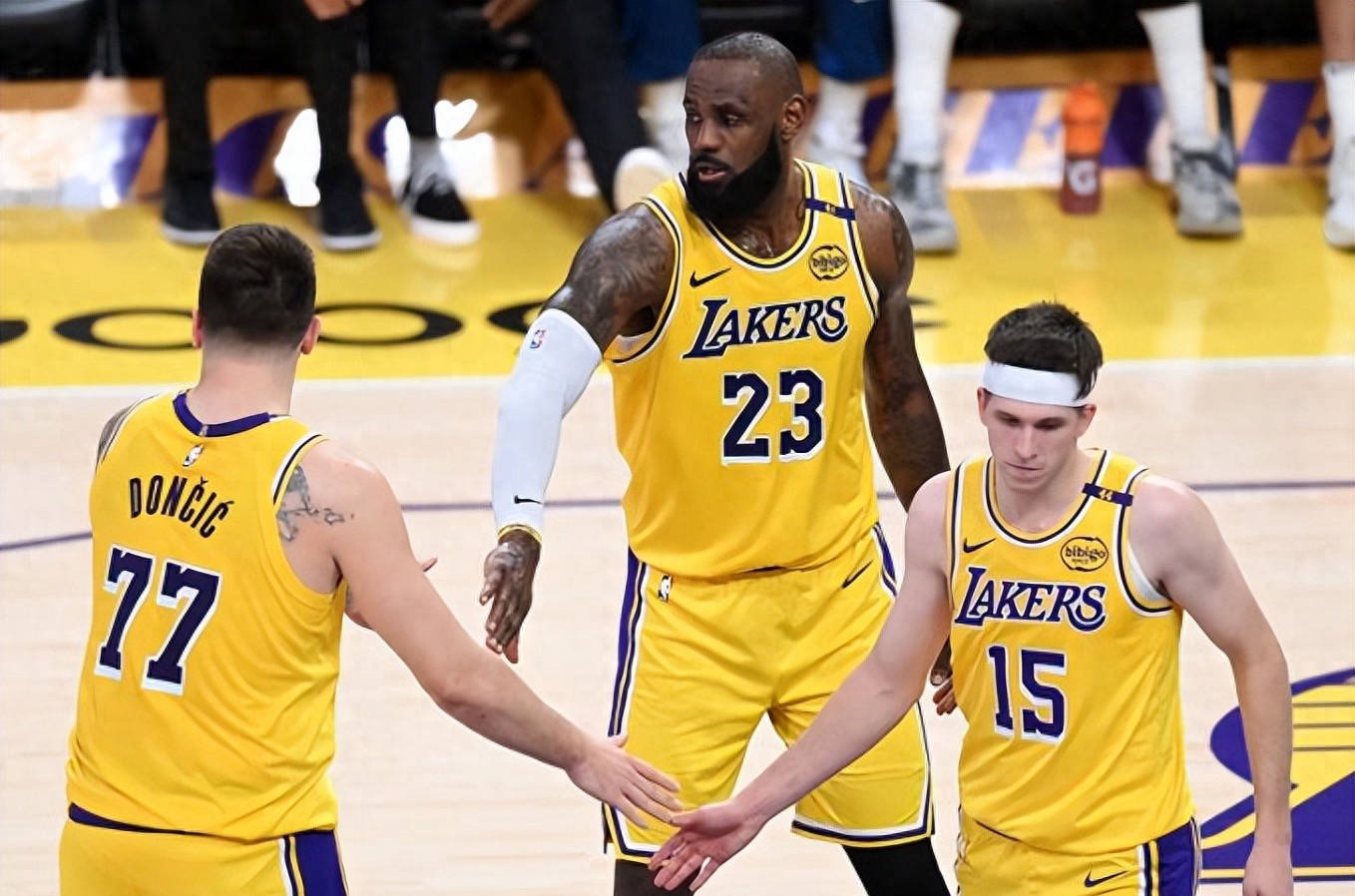 老詹复出！湖人140-125胜爵士，数据揭示比赛幕后英雄