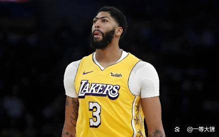 防守表现不佳，湖人本季对手三分命中率高达37.9%，场均快攻失分排名第18