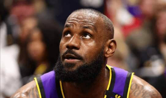 湖人官方媒体回击球迷质疑季中赛冠军，却被詹姆斯言论打脸