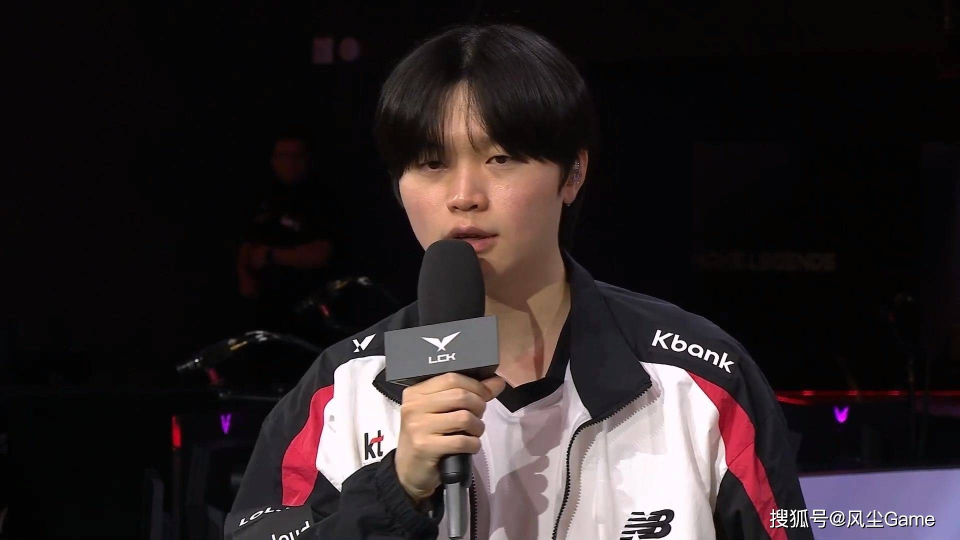 LOL十年赛事博主退网！LCK赛前整活：用河蟹预测比赛结果