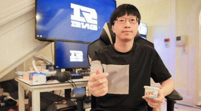 【一竞技】LOL：LPL全华班晋级先锋赛 Tabe刷新国产教练历史！